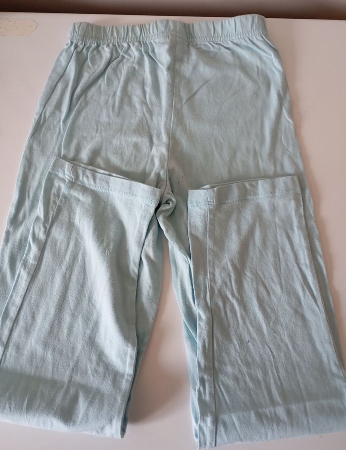 Pyjama 2 pièces. 8 ans . Coton blanc et bleu turquoise clair . Disney Reine des Neiges. Elsa et Anna. Très bon état. - photo numéro 9
