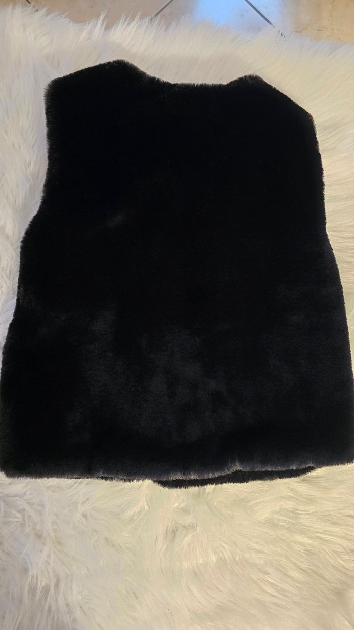 Neuf non porté  🏷🤩😍🩷 superbe  gilet/boléro  sans manche 10 ans fille 🩷🤩😍 - photo numéro 2