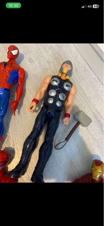 Lot de grandes figurines / bonhommes avengers