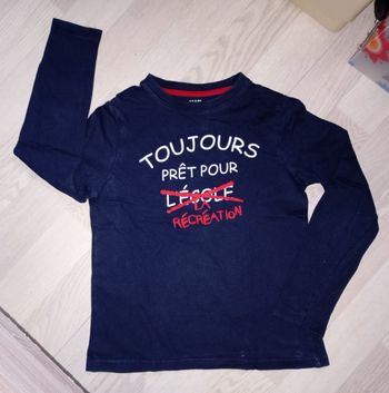 Tee-shirt bleu marine avec inscription "Toujours prêt pour la récréation" Kiabi 
T. 8 ans