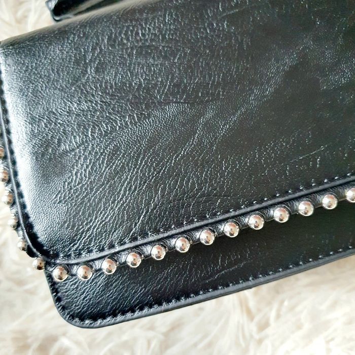 👜 Petit Sac à main pochette simili cuir noir clous boules argentées Jacqu'rock neuf bandoulière anse - photo numéro 10