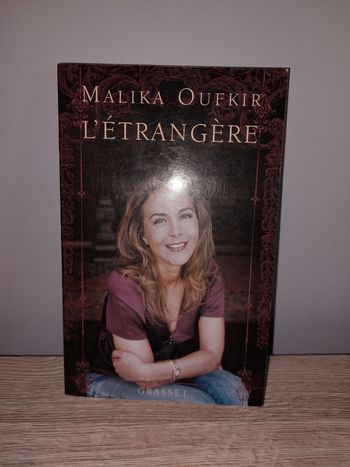 Livre l´étrangère