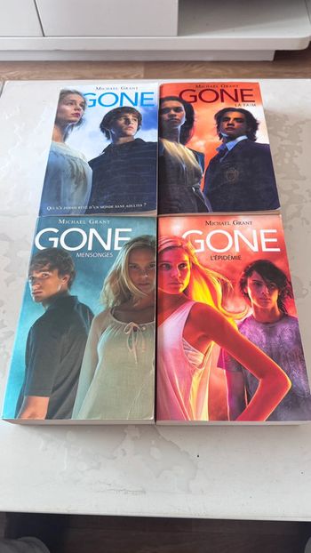 Lot de 4 livres GONE de Michael Grant – Tomes 1 à 4 – Bon état !