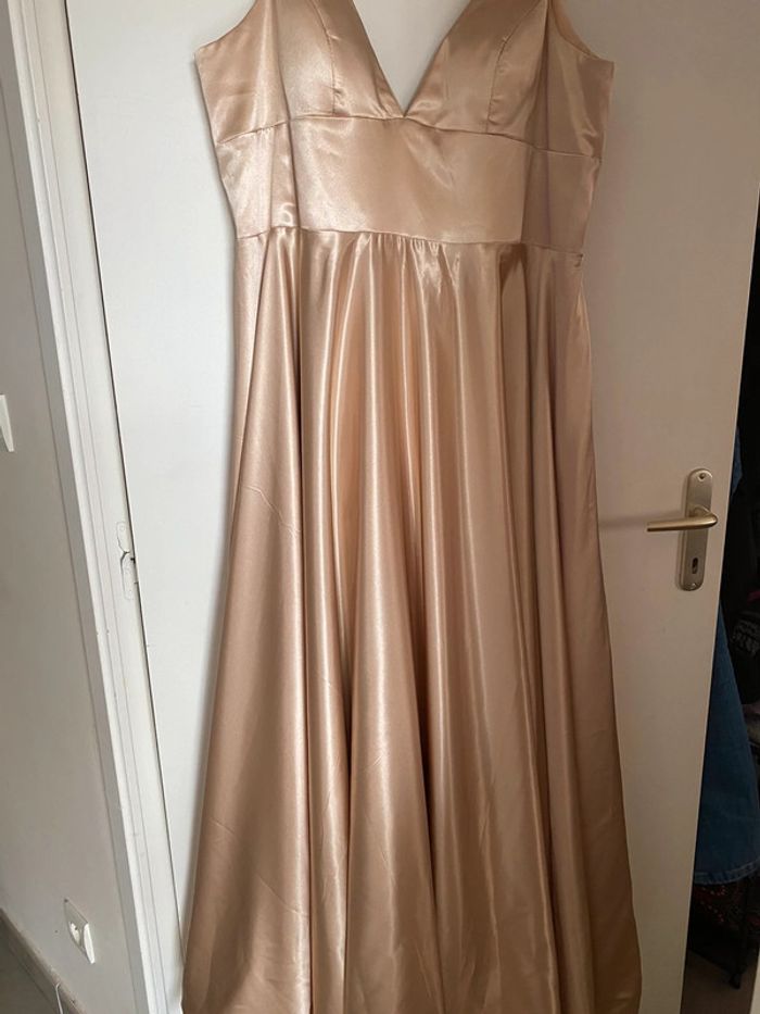 Robe de demoiselle d’honneur neuve couleur gold