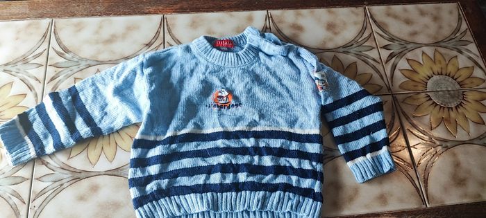 Pull bleu