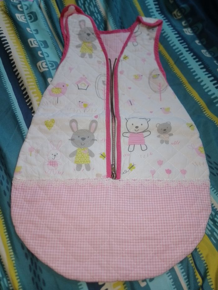 Gigoteuse 0-6 mois
Blanche et Rose avec nounours