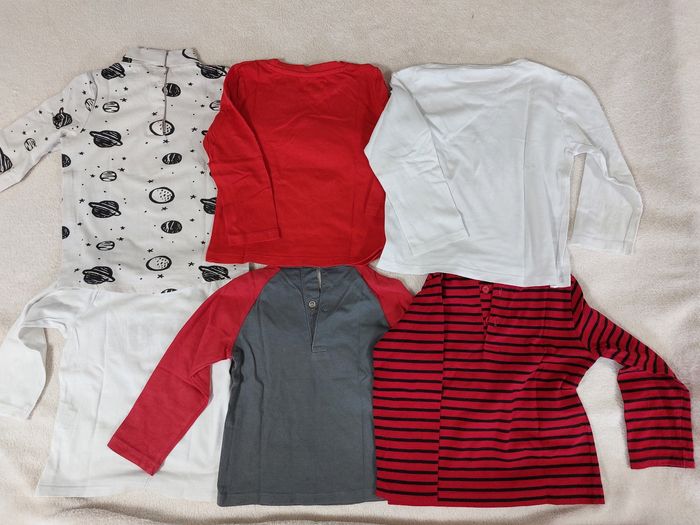 Lot rouge et blanc  T shirt ML 24 mois - photo numéro 2