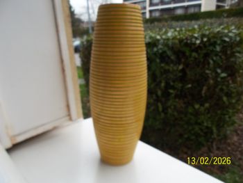 Vase en bois