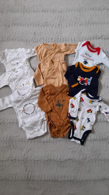Lots de 9 bodies 1 mois