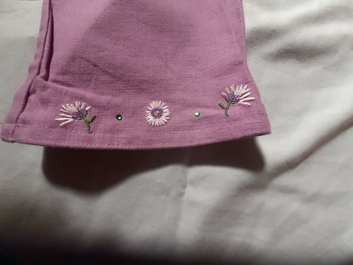 Pantalon lilas motif fleurs brodées et petits strass verts - photo numéro 4