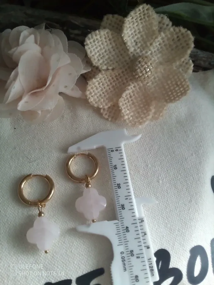 Boucles d'oreilles bohèmes trèfles en pierres naturelles de quartz rose - photo numéro 2