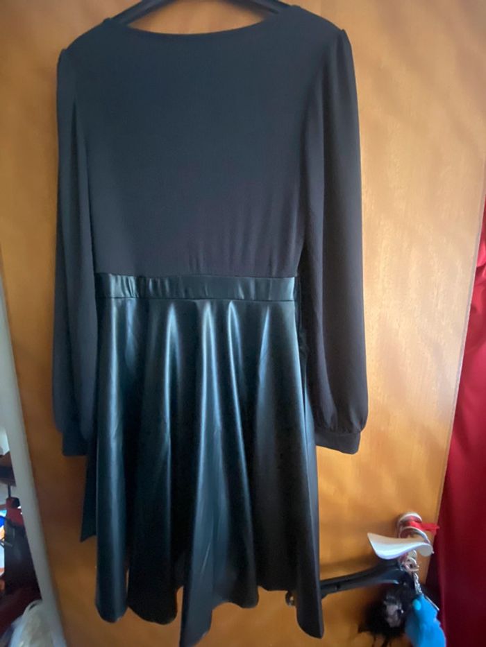 Robe noir - photo numéro 3