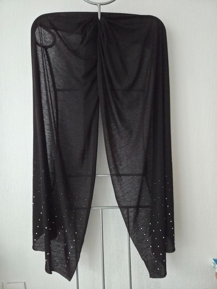 Écharpe noire légère avec strass _ bon état
