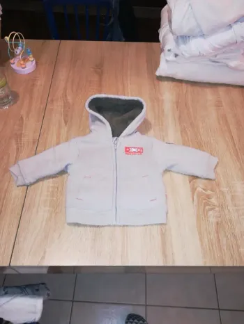 Gilet très épais en 6 mois 67cm