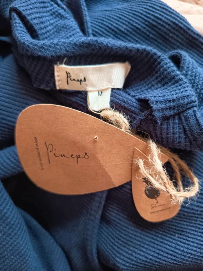 Robe courte. Sans manches. Marque Pinepo (966) - photo numéro 3