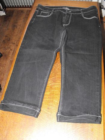 pantacourt en jean noir taille 42