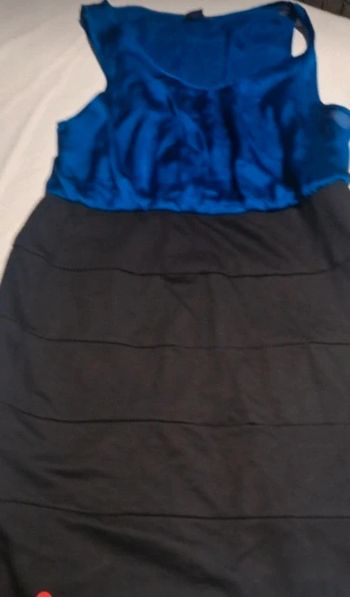 Robe noir et bleue