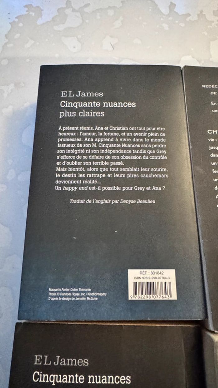 Lot de 4 livres Cinquante nuances de E. L. James  Trilogie complète + “Grey” - photo numéro 13