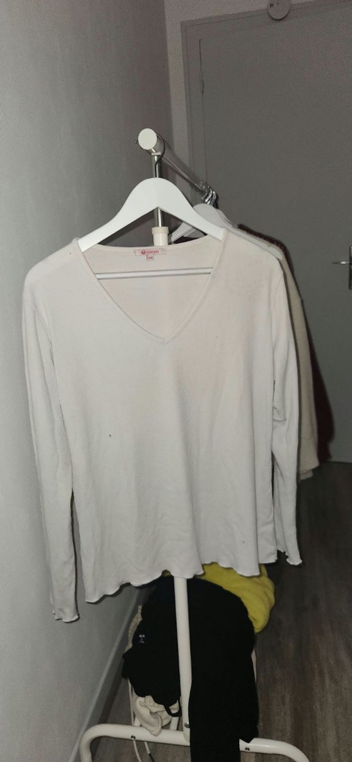 T-shirt manches longues  côtelé col v blanc