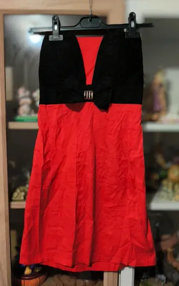 Robe noir et rouge