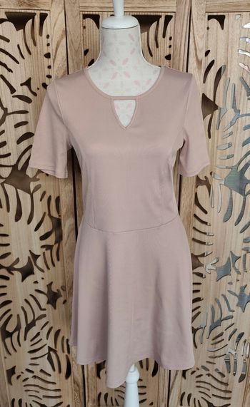 Robe patineuse vieux rose T 40 Divided H&M