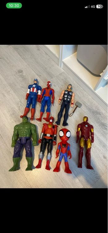 Lot de grandes figurines / bonhommes avengers