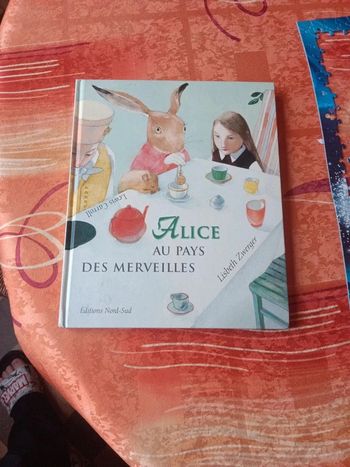 Livre Alice au pays des merveilles