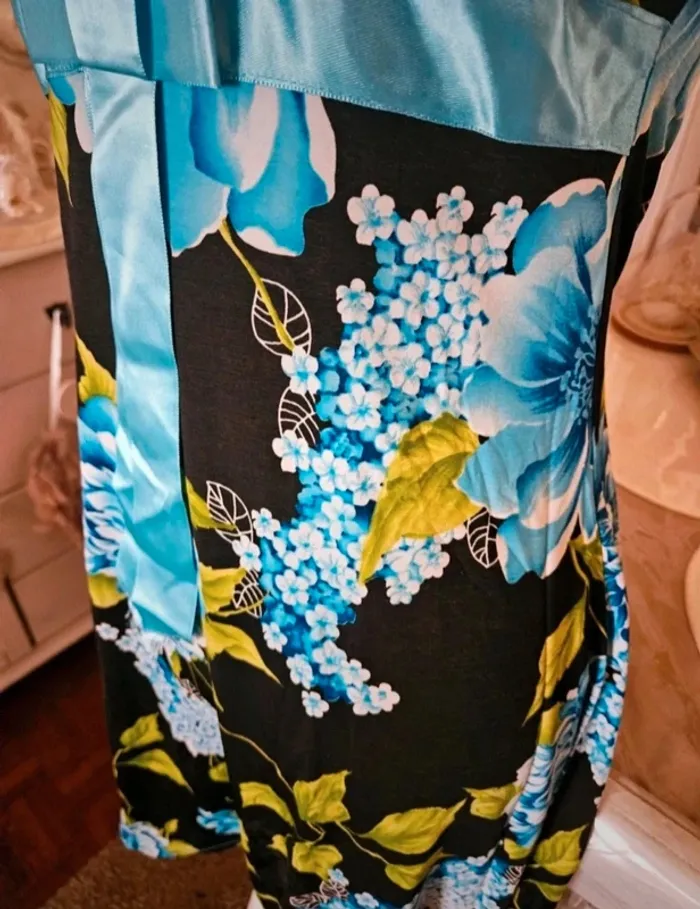 Robe fleurie noir/bleue Jus d'Orange Taille 38/40 Neuve - photo numéro 3
