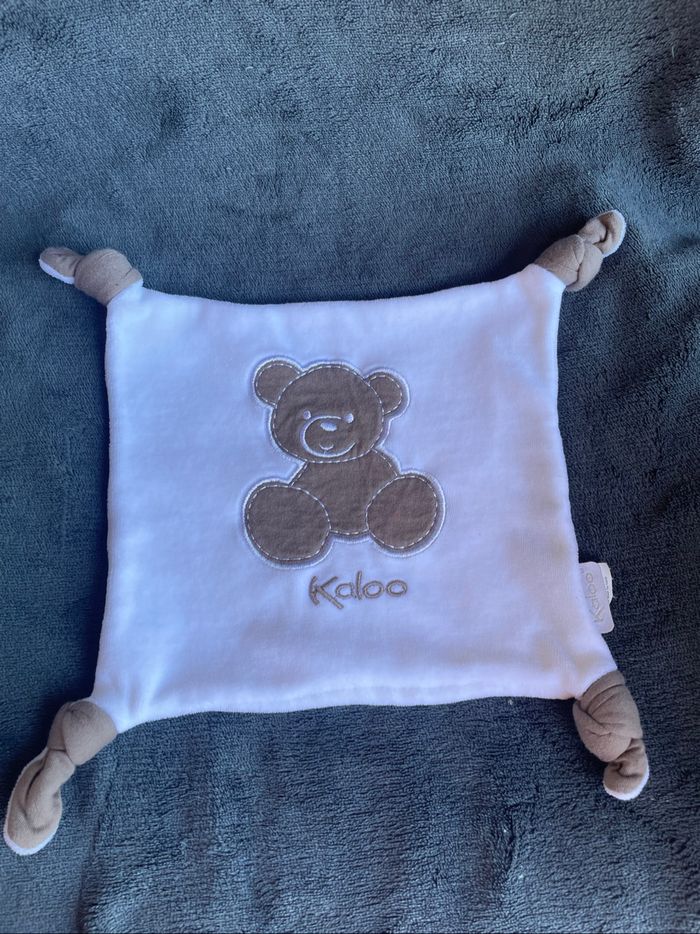 Doudou plat mouchoir blanc ours marron Kaloo