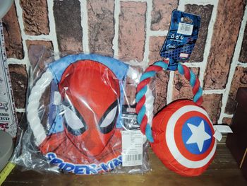 Lot de deux jouets pour chien Marvel 