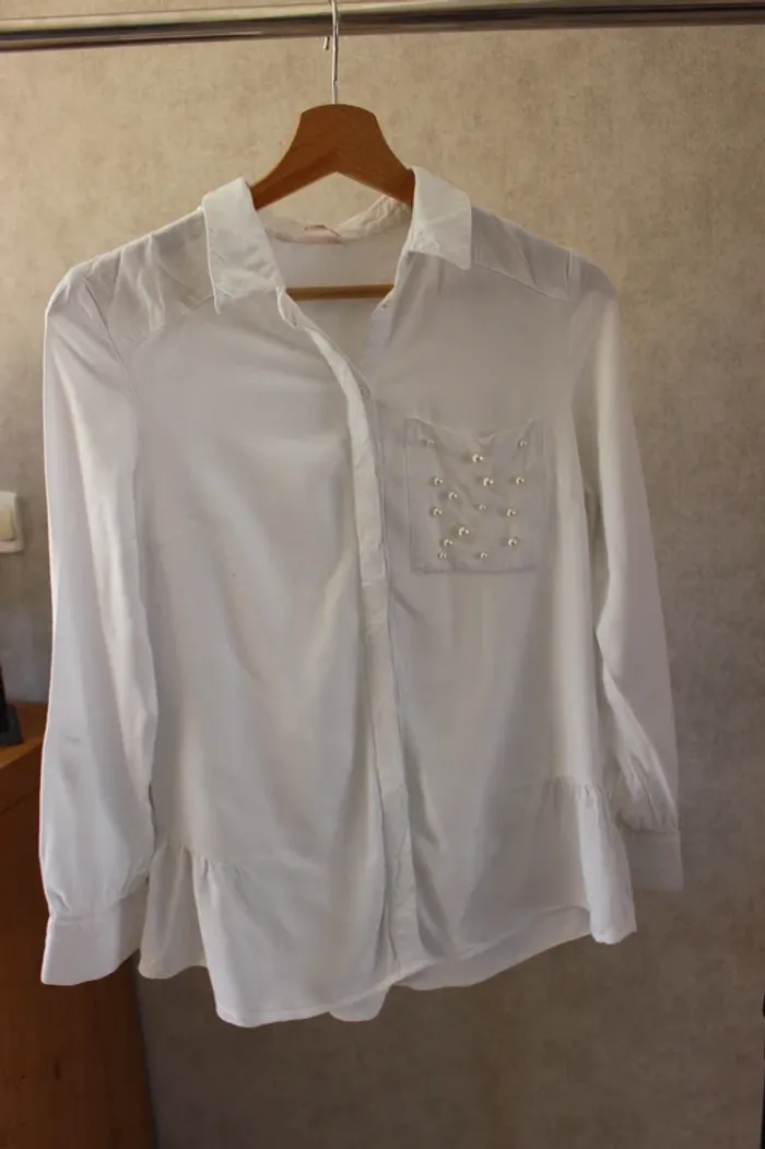 👚 chemise blanche, perles, camaieu