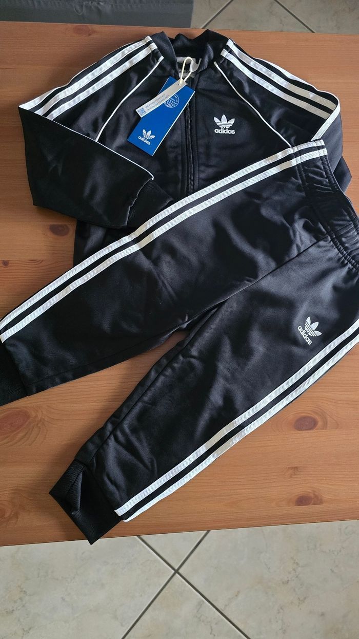 NEUF (non porté) 🏷🥰🤩 survêtement ADIDAS unisex 3 ans 🥰🤩(ferme) - photo numéro 3