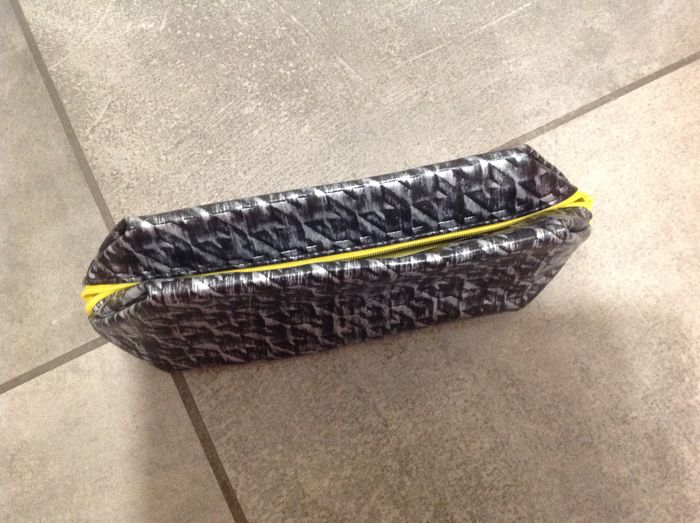 Trousse grise et noire argentée motifs géométriques - photo numéro 9