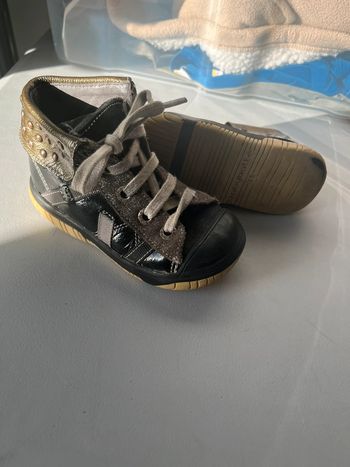 Très belle paire de botte bébé fille