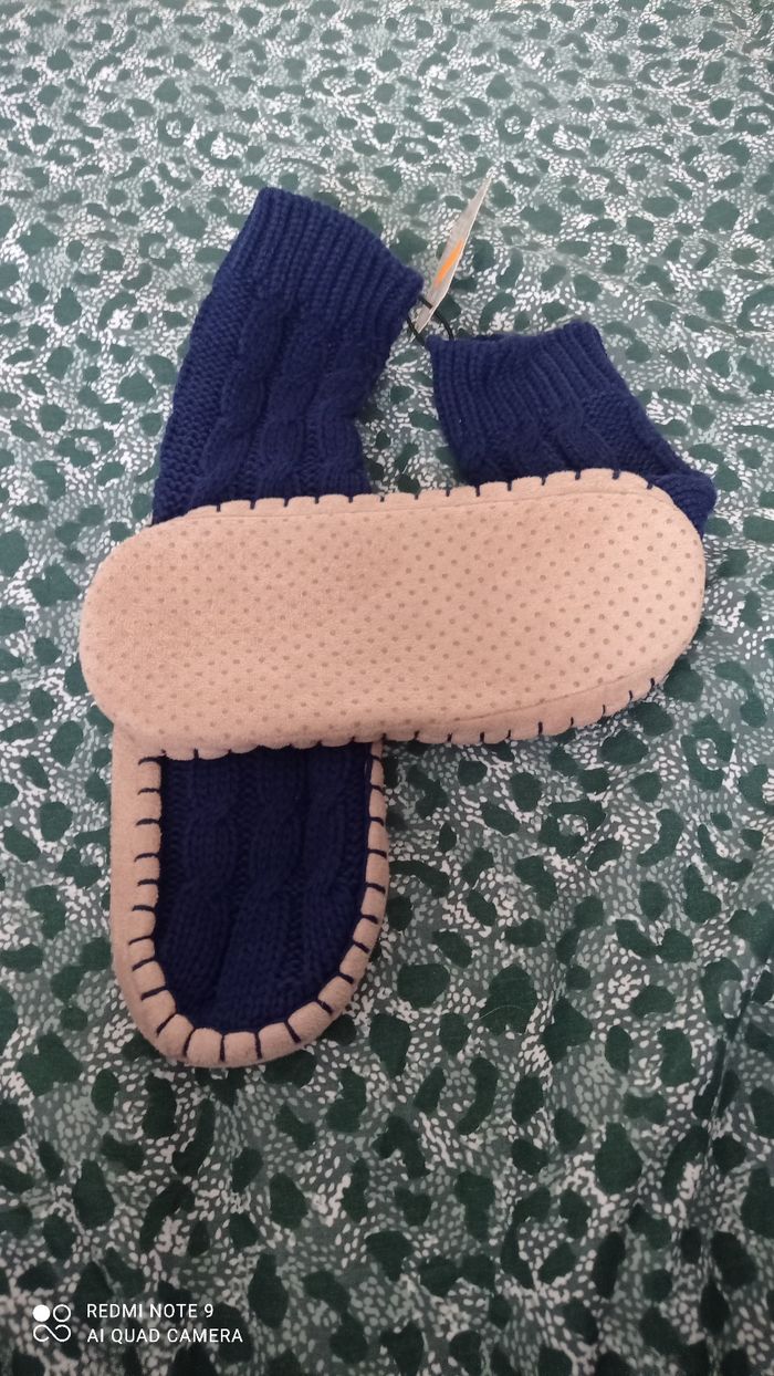 Chaussettes pantoufles avec semelle bleu marine taille 37/38 neuves - photo numéro 3