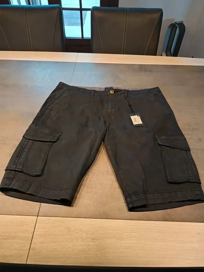 Vends short homme ollygan neuf avec étiquette taille 50. - photo numéro 2