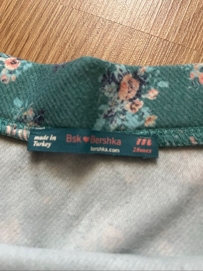 Jupe patineuse vert d’eau fleuris Bershka T.M TBE 💐 - photo numéro 2