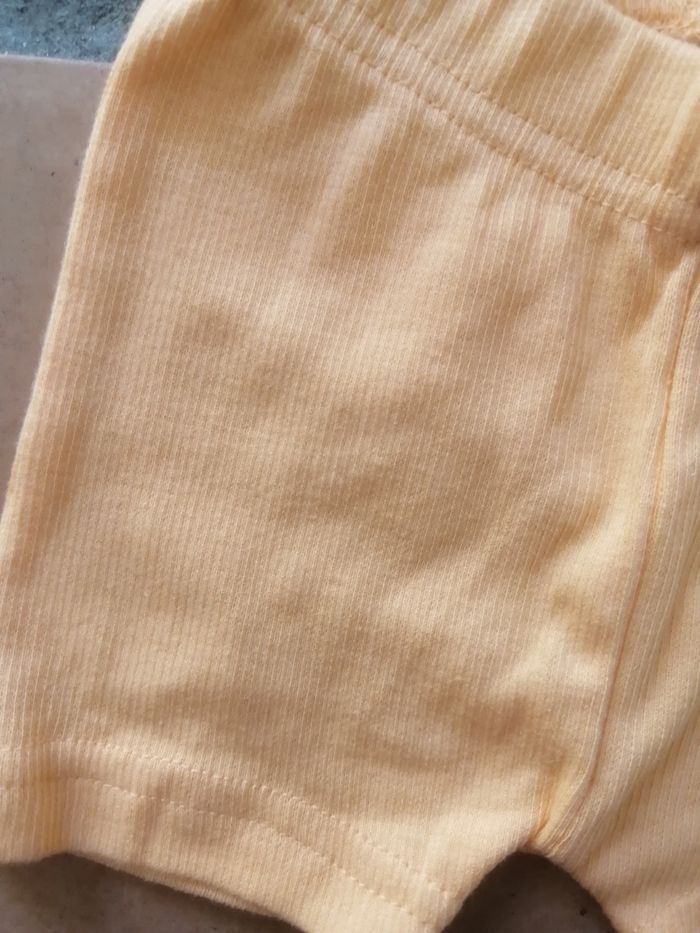 Short orange neuf 3 mois - photo numéro 3