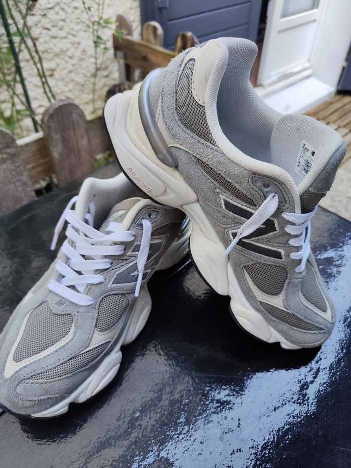Vend New Balance 9060  acheter en janvier 2025 154,90€ très bon. État preuve de l' achat si besoin - photo numéro 3