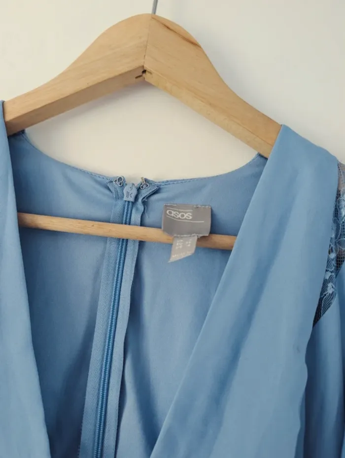 Robe volantée dentelle décolleté bleu ciel mariage chic soirée élégant ASOS taille 36 - photo numéro 6