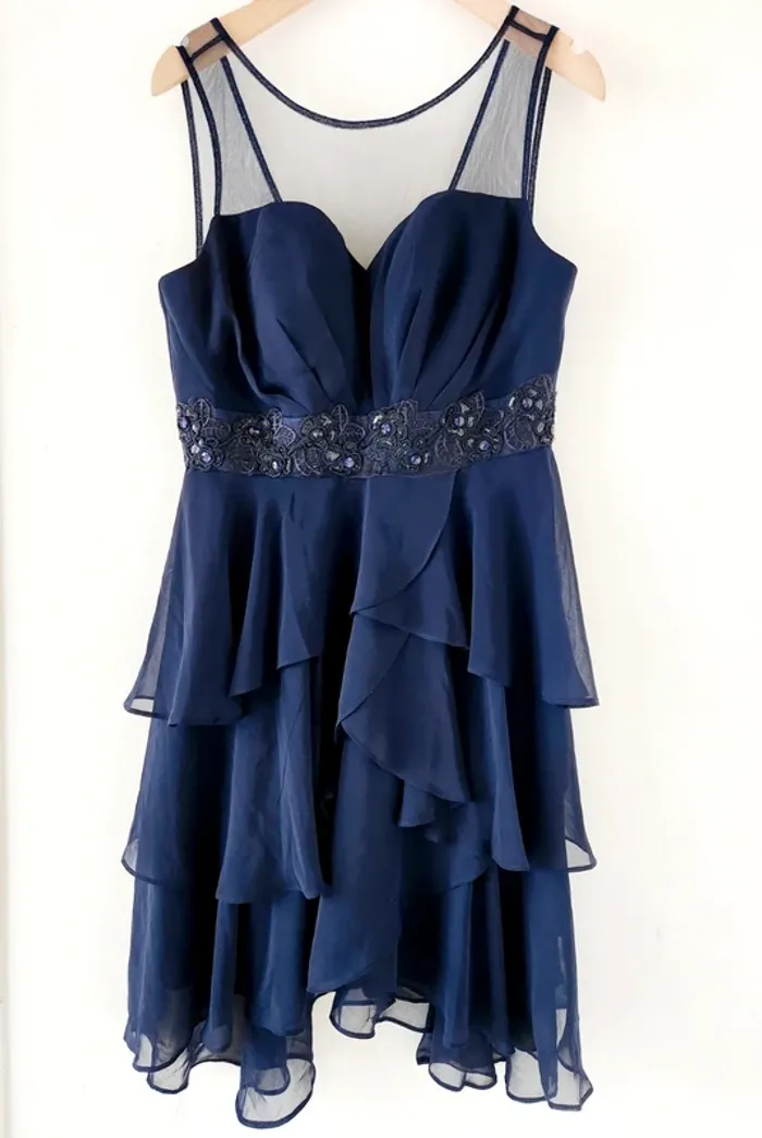 Robe de soirée bleu marine Élégance et féminité assurées