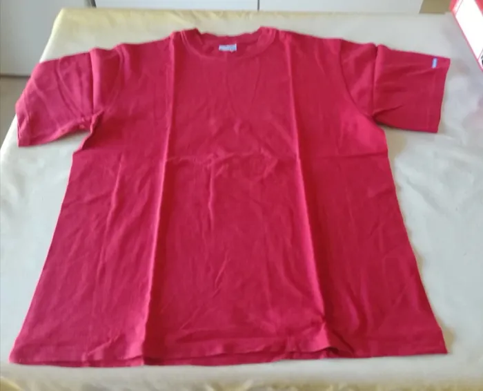 Tee-shirt manches courtes Décathlon t. M ou 38/40 rouge foncé moucheté