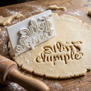 Emporte-pièce Feliz Cumple - Découpoir Anniversaire pour Biscuits et Pâte à Sucre