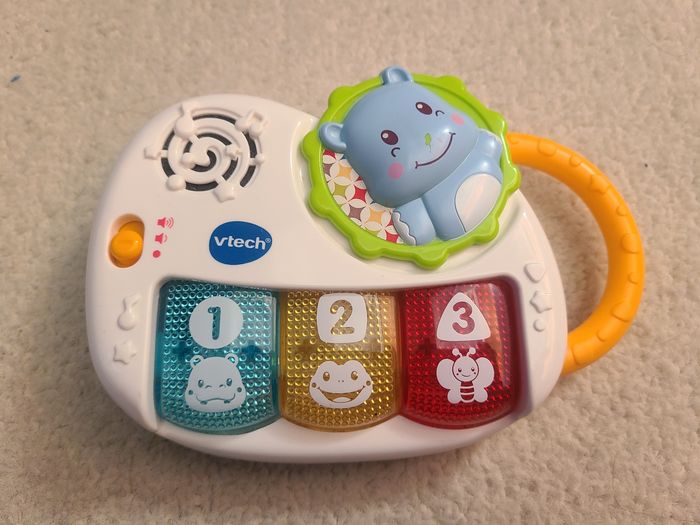 Jeu d'éveil naissance