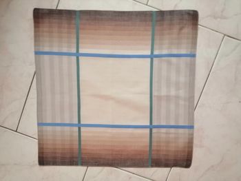 Mouchoir beige et bleu