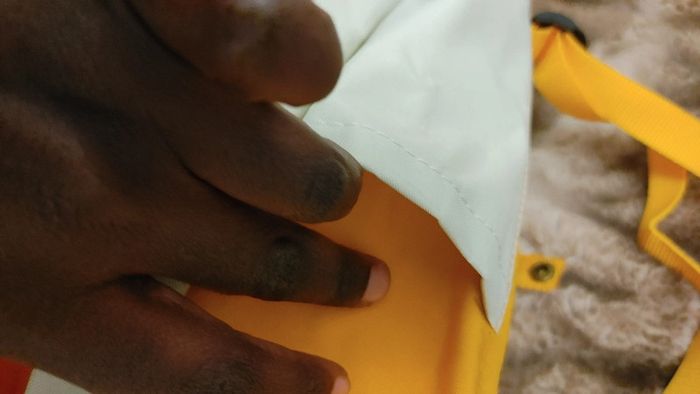 Sac à dos en nylon tissu solide jaune et beige en très bon état - photo numéro 11