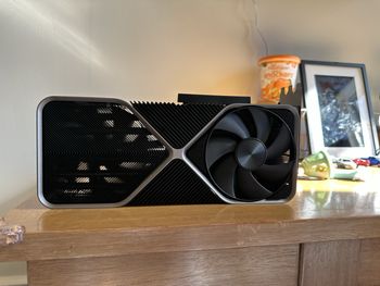 GeForce RTX 4090 FE / Founders Edition (occasion, excellent état, boîte d'origine)