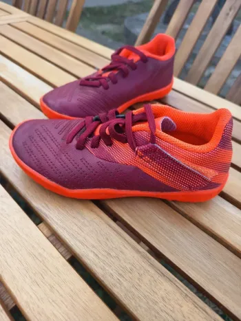 Paire de crampons a scratch de foot kipsta pointure 28