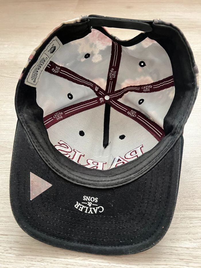 🧢 Casquette Snapback "Paris Fuckin’ Cité" à fleurs 🌸 - photo numéro 4