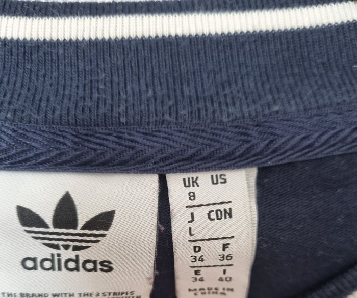 robe t-shirt Adidas bleu foncé et blanc taille 36 - photo numéro 2